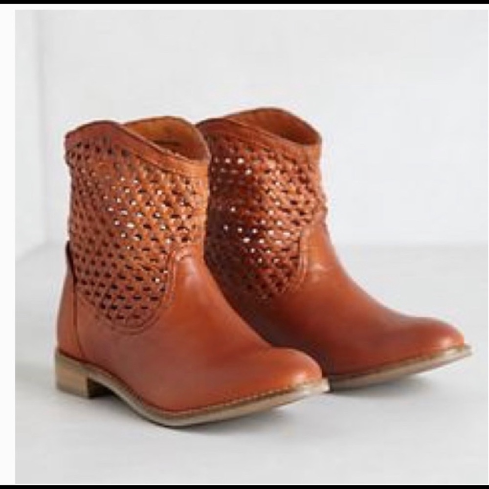 ANTHRO Seychelles Weekender Woven Trail Booties